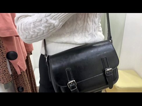 ❤️ Masturbazione pubblica della giovane cagna FeralBerry con un dildo nel camerino ️❌ Porno russoal it.passionfeverspot.ru ️❤